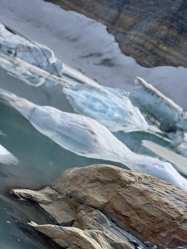 24a804b7-87b2-4ce1-a9b4-24b9d62bff53.HEIC